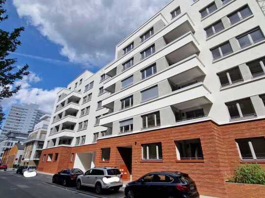 Luxuriöse Wohnung mit groBem Südbalkon und hochwertige Einbauküche in Frankfurt Innenstadt