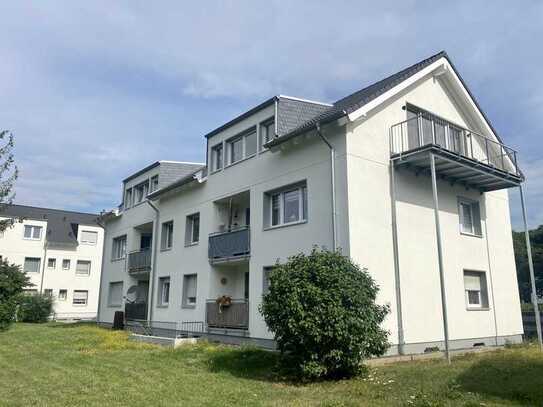 Lichtdurchflutete 3-Zimmer-Dachgeschosswohnung mit großer Terrasse in ruhiger Lage