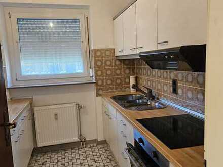 Neu renovierte 2 Zimmerwohnung + 2 Balkone+TG Stellplatz !!