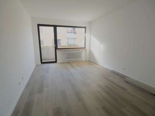 Helles und renoviertes 1-Zimmer Apartment mit Balkon.