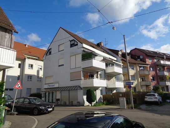 Gepflegte 5-Raum-Maisonette-Wohnung mit Balkon und Einbauküche in Stuttgart