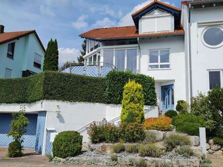 Großzügiges Einfamilienhaus mit Einliegerwohnung sowie Terrassen und Garten