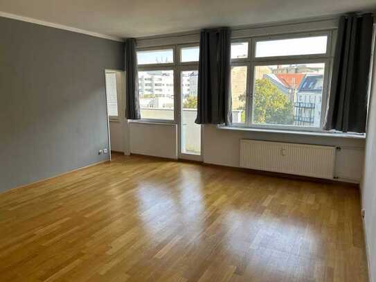 Ku'damm nahes Appartment -ab 01.09.2024 bezugsfrei- mit Duplex Stellplatz