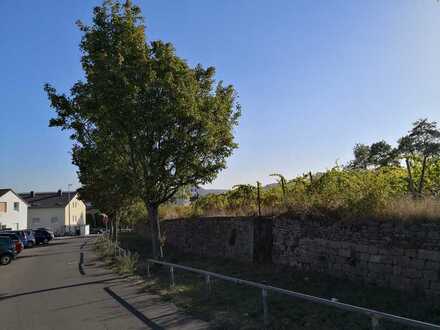 BERGLAGE + STELLPLATZ + BALKON + GERINGES HAUSGELD = TOP CHANCE = TOP WOHNUNG