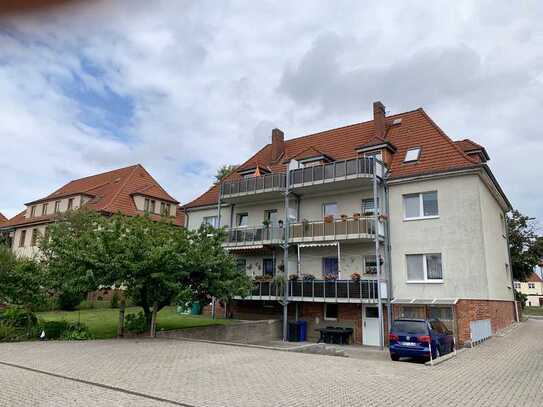 2-Raumwohnung mit großem Balkon und Carportstellplatz