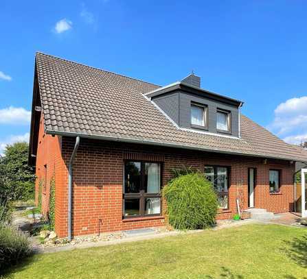 Charmantes Einfamilienhaus mit gepflegtem Garten, Garage und Carport im beliebten Kanzlerfeld