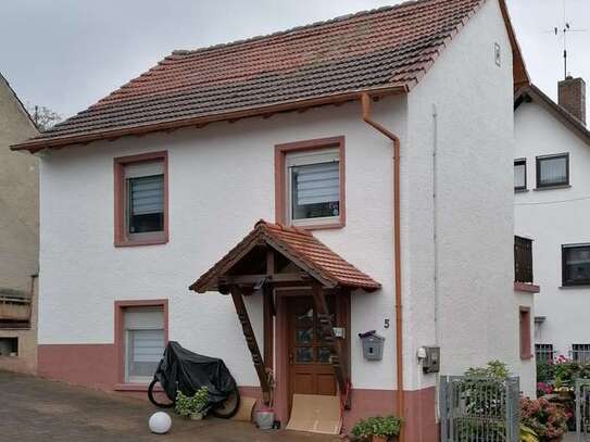 Vollständig renoviertes Einfamilienhaus drei Zimmern u. Einbauküche in Wolfsheim, Wolfsheim