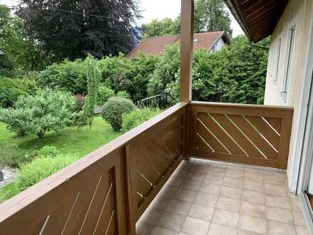 Gepflegte 2-Zimmer-Wohnung mit Balkon und Einbauküche in Ainring