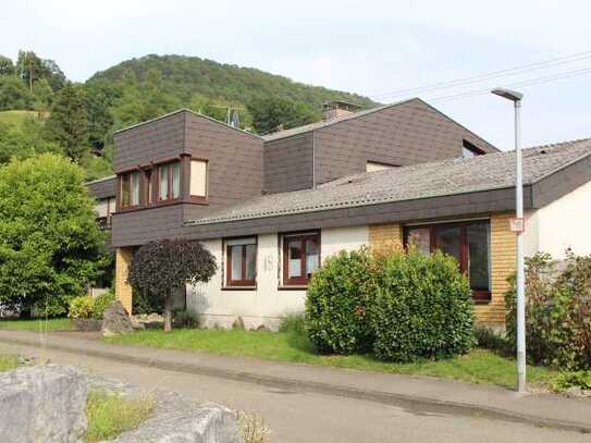 Wunderschönes 3 Familienhaus mit Garten und Garagen in bester Lage