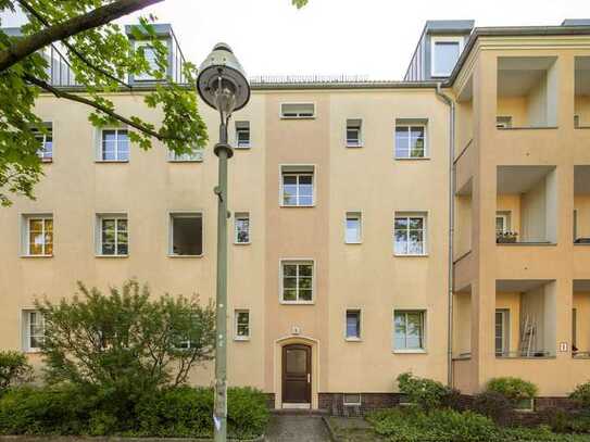 Nur wenige Minuten vom Tempelhofer Feld: Vermietetes Apartment mit Balkon im 2.OG