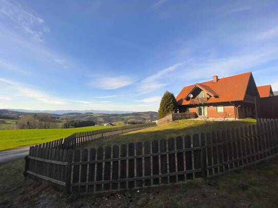 Provisionsfrei! Schönes Wochenend-Blockhaus (153m²) mit großem Garten & Traum-Aussichtslag in Ligist