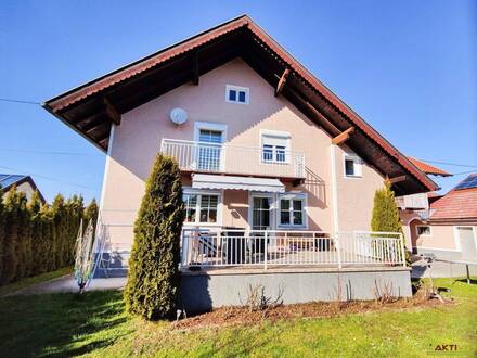 Großes und gepflegtes Familienhaus in Mattighofen. - Eigengarten und Garage. - Rohdachboden mit Potential.