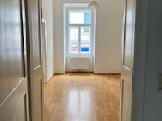 Traumhafte Altbau-Wohnung in Graz! 73.8m², € 843,33 Miete, Balkon, gepflegt, inkl. Einbauküche & Personenaufzug.