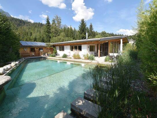 Stilvolles Haus mit Schwimmteich - Sicht auf den Wilden Kaiser