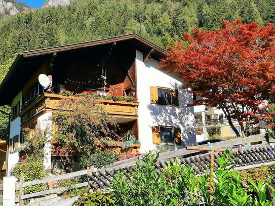 Großes Haus mit Balkon und Garten in sonniger Lage im Zillertal