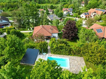 KAUFANGEBOT UNTERZEICHNET: GEPFLEGTES EINFAMILIENHAUS IN 2133 LOOSDORF AUF ca. 1.260 m² GRUNDSTÜCK MIT POOL