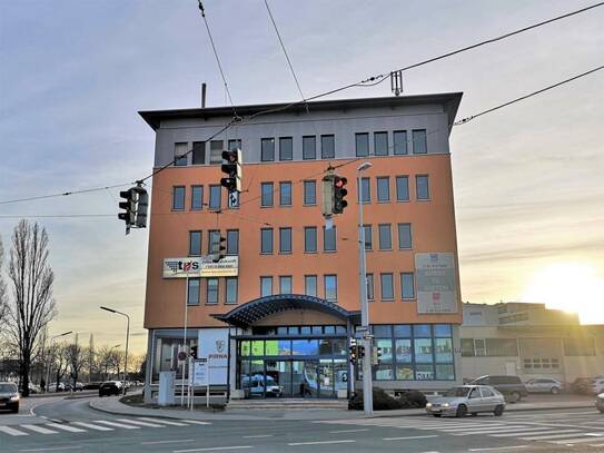 Bürohaus mit moderner Architektur Nähe U-Bahn