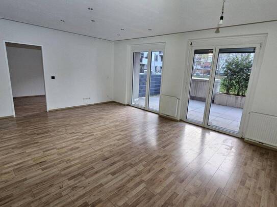 3 Zimmerwohnung mit sonniger Loggia, Terrasse - unbefristeter Mietvertrag