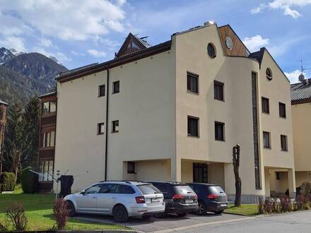 Wohnung mit großem Innenhof / Spielplatz