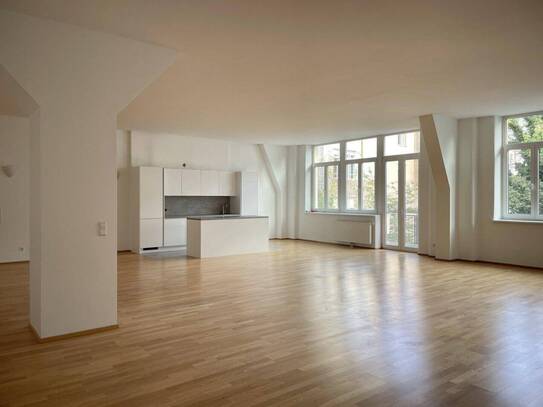 Unbefristeter Mietvertrag - Einzigartiges Loft mit 2 Schlafzimmern, neuer Küche und große Terrasse mit Grünblick - Einm…