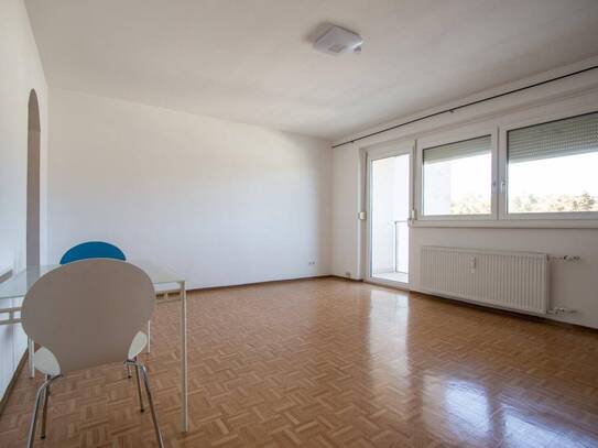 Helle Garconniere Wohnung mit Loggia!