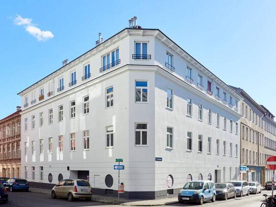 63m² Altbauwohnung, 2 Zimmer mit Einbauküche, Aufzug für 355.000 €