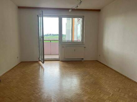 NEUER PREIS! Schöne 3 Zimmerwohnung mit Loggia, 22m² Hobbyraum und 2 Parkplätze