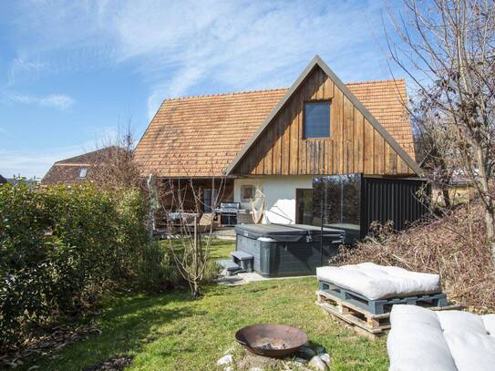 Wohnen & Wohlfühlen: Stilvolles Landhaus mit exklusivem Wellnessbereich!