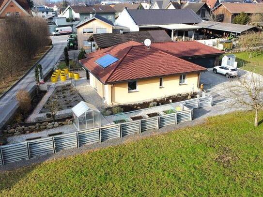 Energieeffizienter Bungalow mit Doppelgarage und Gemüsegarten in Hohenems