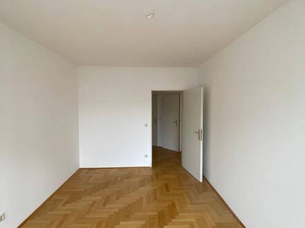 Neuwertige Wohnung mit zwei Zimmern und Einbauküche in Baden