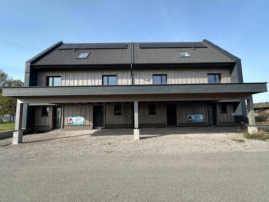 Nachhaltiges Eigenheim: Haus mit Photovoltaik, Luftwärmepumpe und ökologischer Holzriegelbauweise