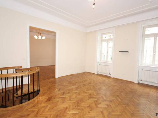 CHARMANTE, RENOVIERUNGSBEDÜRFTIGE MAISONETTE WOHNUNG MIT INSGESAMT ca. 185 M² WOHNFLÄCHE