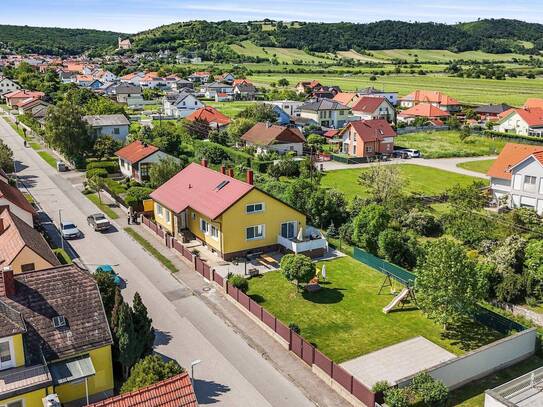 Familientraum!! Wunderschönes, gepflegtes Haus mit Gartenparadies