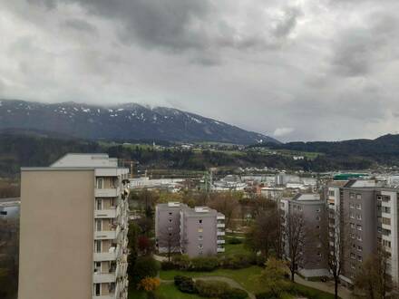 Achtung Preisreduktion! geräumige Wohnung im letzten Stock eines Hochhauses