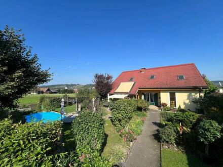 Schönes Einfamilienhaus mit ausgebautem Dachgeschoss und schönem Garten in guter Lage in Feldbach
