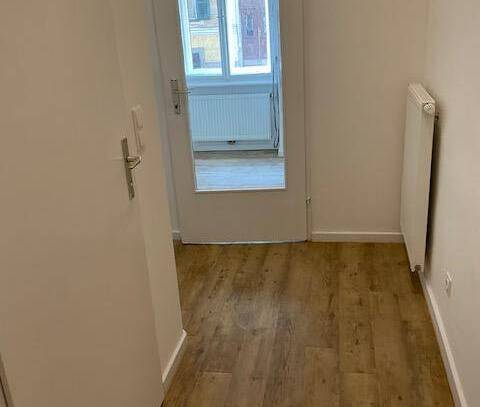 Perfekte Single oder Studentenwohnung! Kleine Altbauwohnung in zentraler Lage!!