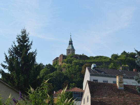 Blick zur Burg - Großes Grundstück mit renovierungsbedürftigem Haus zentral in Güssing