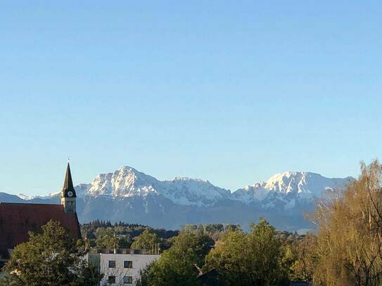 Villa mit unverbaubarer Traumaussicht und großer Panoramadachterrasse in absoluter Ruhelage (provisionsfrei)