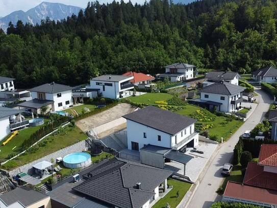 NEUBAU! Erstklassige Haushälfte in ausgezeichneter Ruhelage