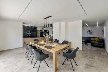 Exklusive Villa in Schwechat - Großzügige 483m² Nutzfläche - Ihr neues Mehrfamilienhaus!