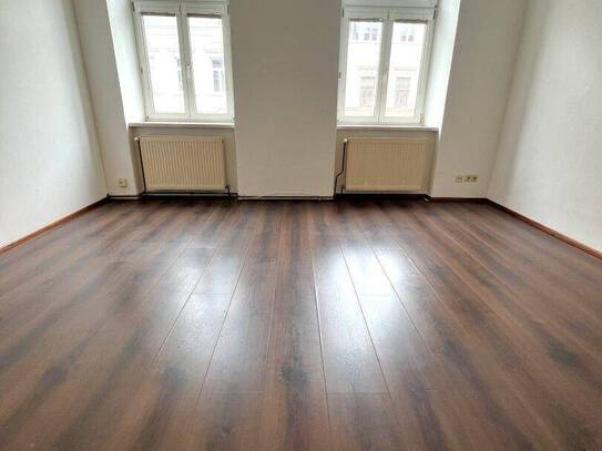 Kleines Apartment in Stil-Altbau, 31m², Lift & tolle U-Bahn Nähe um 199.000 €