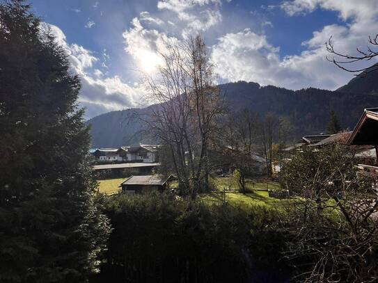 Neu renoviertes Apartment in Kitzbühel mit Balkon, Bergblick und Parkplatz