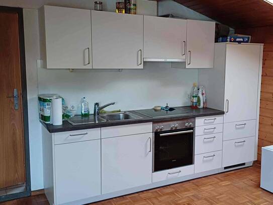 Tosters: kl. 1-Zimmer-Dachgeschoss-Wohnung 26 m2, € 450,00 inkl. BK