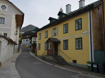 Historisches Haus mit großem Garten