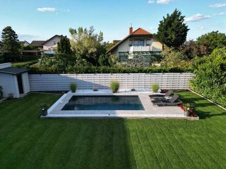 STILVOLL WOHNEN MIT MODERNEM KOMFORT! Großes Einfamilienhaus mit wunderschönem Garten und Pool in Theresienfeld zu verk…
