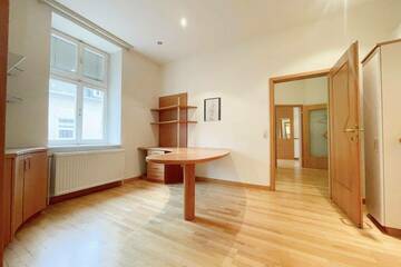 Ordination im Zentrum Badens - 12 EUR / m² - Inkl. Parkplatz