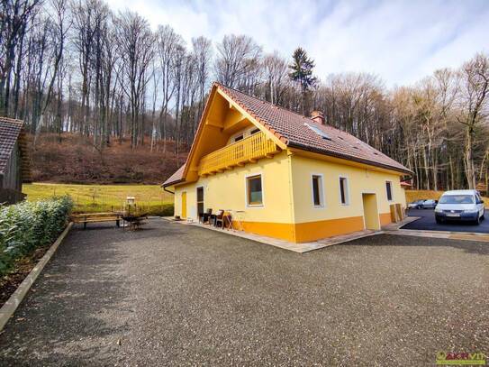 Landhaus mit über 3,8 ha Grund in Naturlage. - Wohnkomfort & Landwirtschaft vereint.