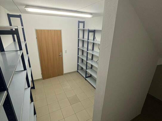 Kellerzimmer 15m² | 2 Min. entfernt von A1 Regau | PINSDORF