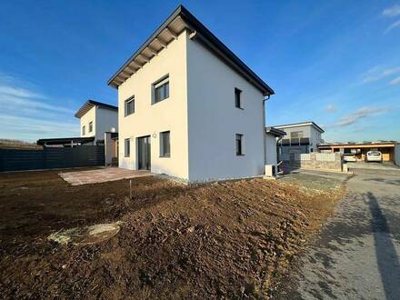 ERSTBEZUG! Traumhafte Neubau-Doppelhaushälfte (95m²) mit Carport u. Garten in Fürstenfeld