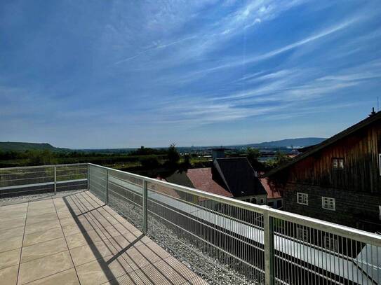 Erstbezug Mini Penthouse mit großer Terrasse und wunderschönem Ausblick